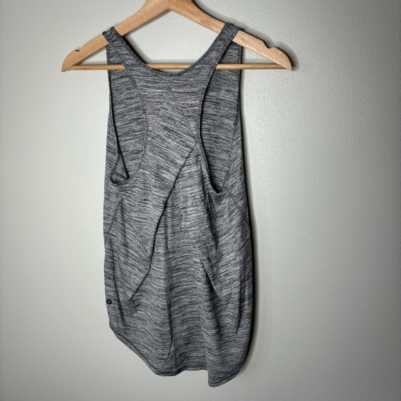 Lululemon Essential Pleated Tank 8 - Picture 4 of 5